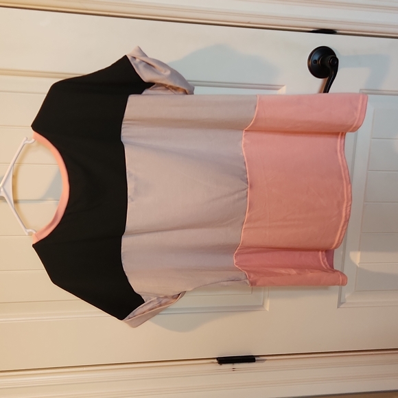 Color Block Tee - Picture 2 of 6